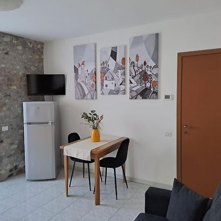Appartamento Anna Lungo Fiume - Lago Maggiore Sesto Calende Exterior foto